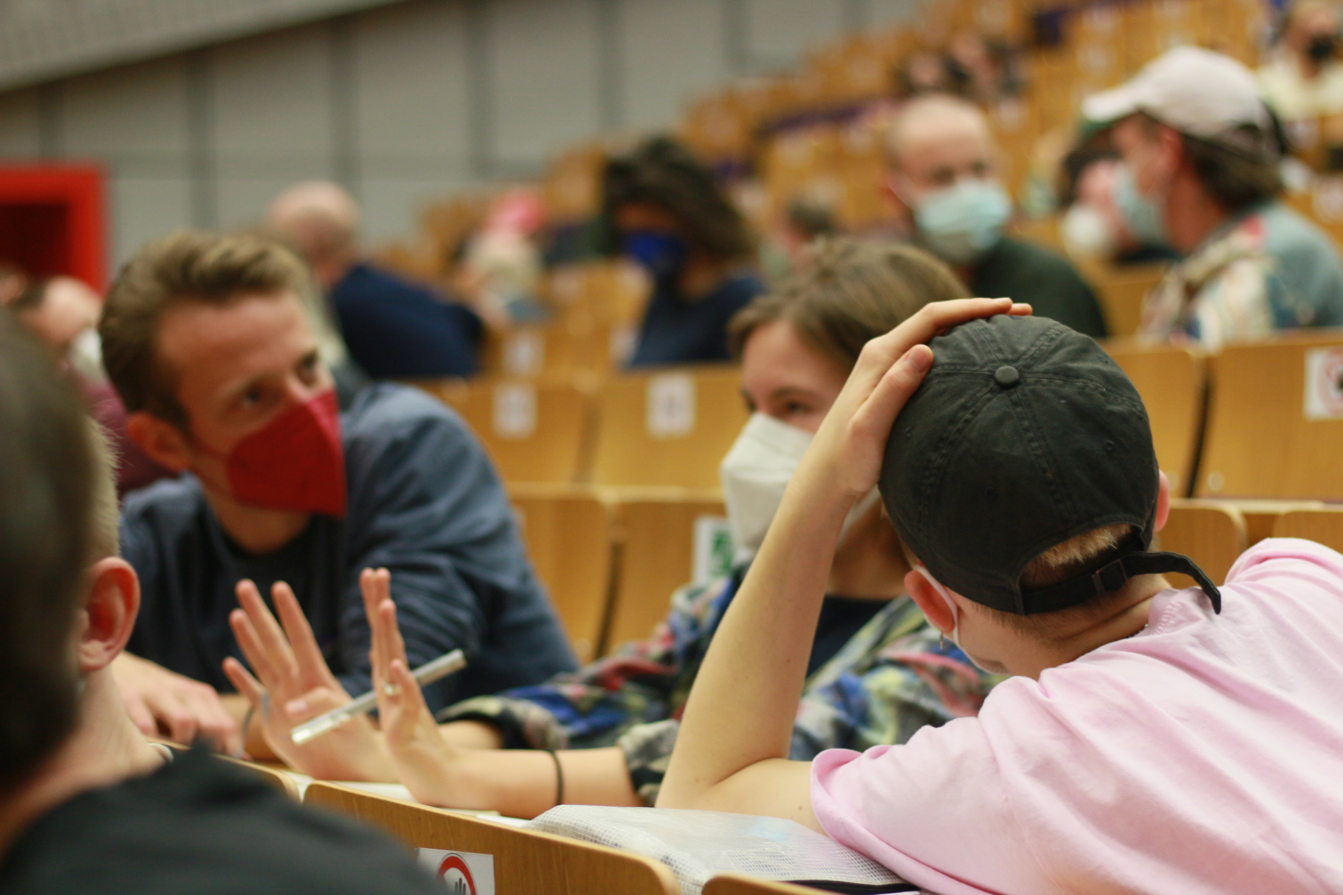 Angeregte Diskussion bei der Vergesellschaftungskonferenz.